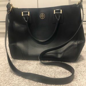 Tory Burch black Robinson bag with strap!!